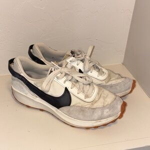 Nike Men's White and Black Sneakers with Gum Sole